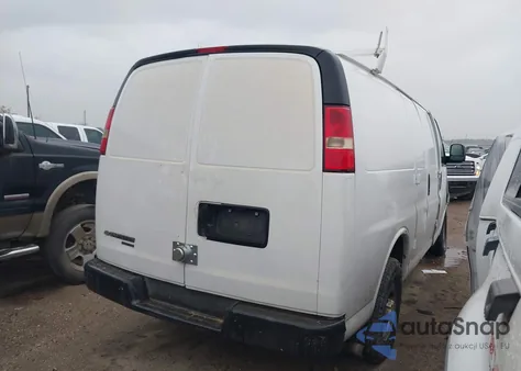 2015 Chevrolet Express 2500 Work Van z USA, uszkodzony, nr VIN 1GCWGFCF2F1275896